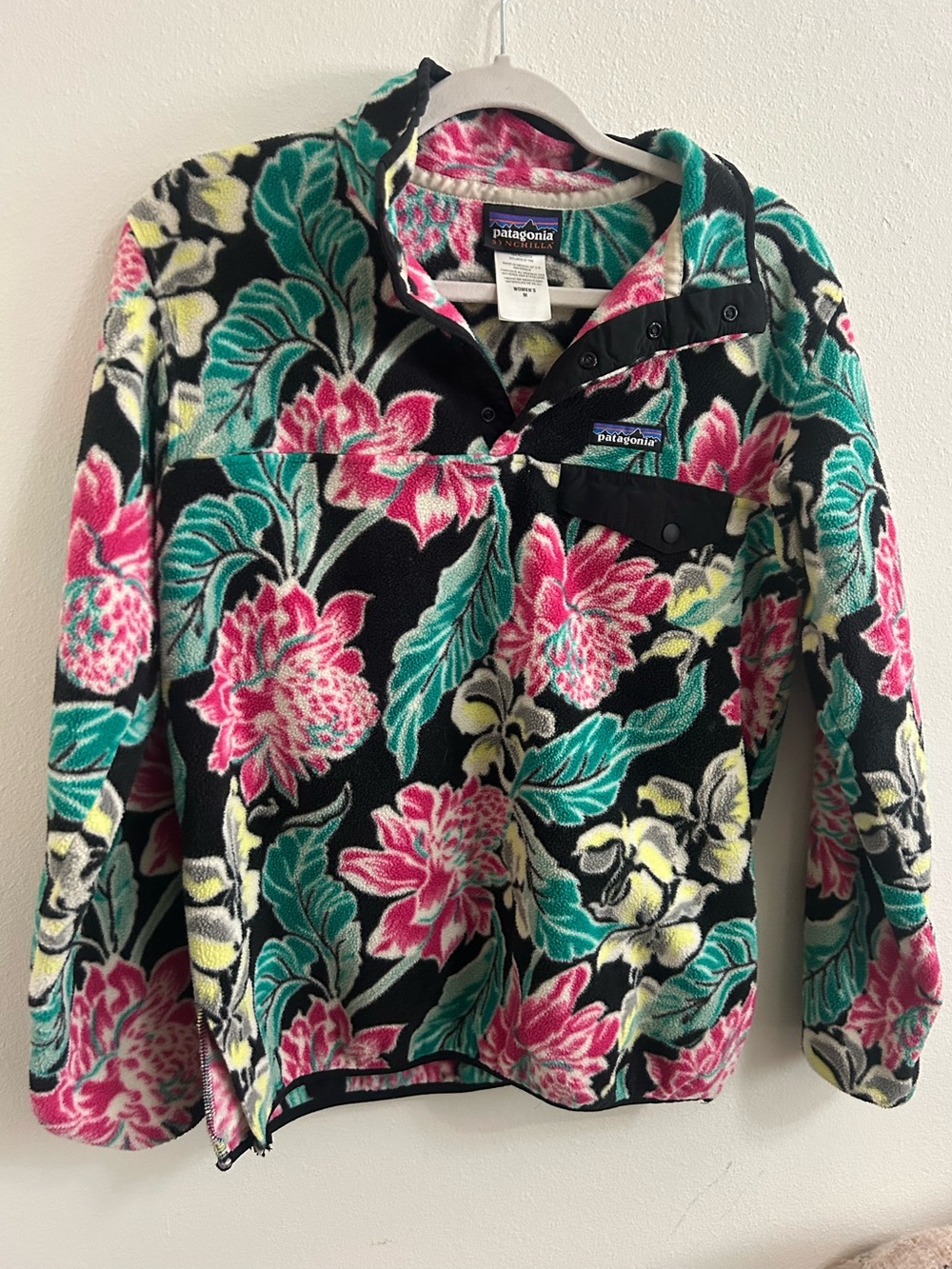 Patagonia black and floral print fleece quarter snap *see description